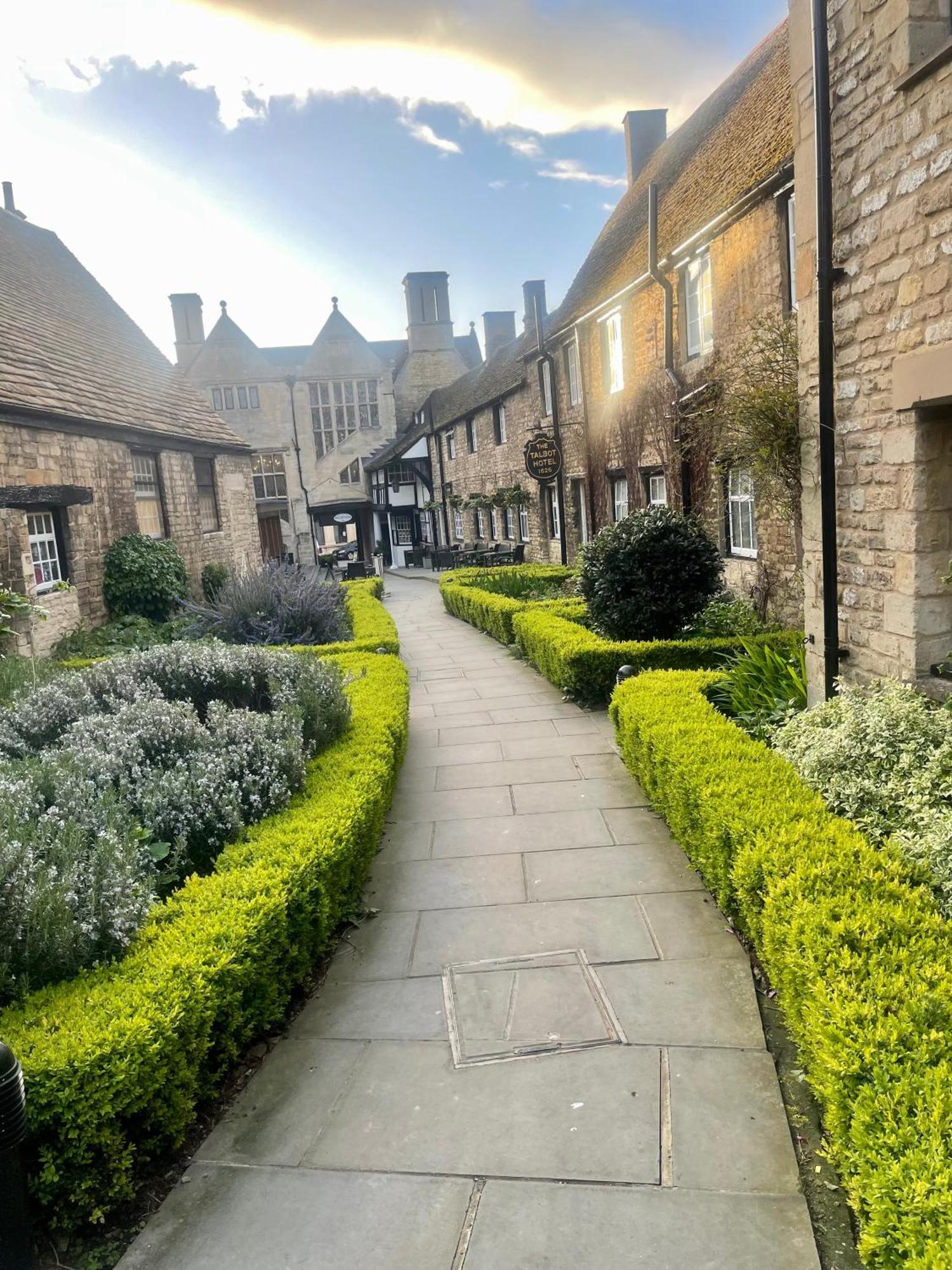 The Talbot Hotel, Oundle , Near Peterborough 외부 사진